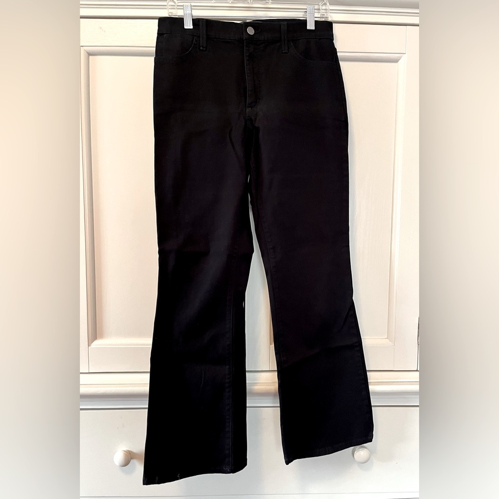 Women’s lightweight jeans by NYDJ. Size 8P. Excellent condition.